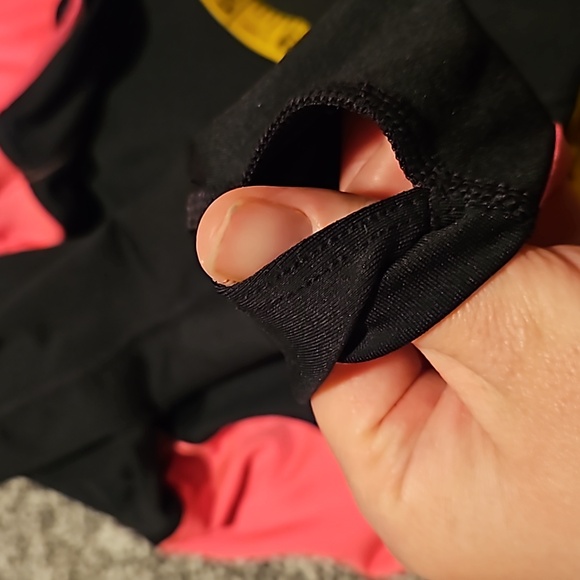 Women's Large nike pull over hoodie. Black and pink - Picture 5 of 6